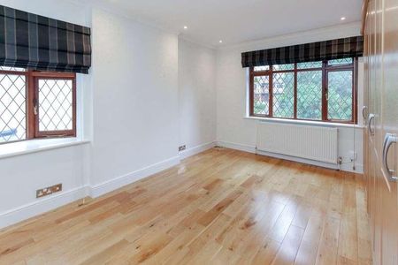 Canons Drive, Edgware, HA8 - Photo 2