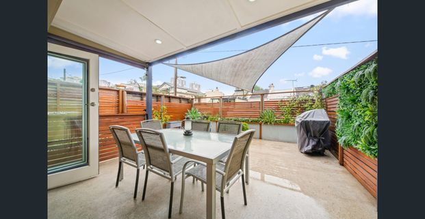 Beautifully Maintained 3-Bedroom Terrace with Garage & Sustainable Features – 100 Denison Street, Bondi Junction - Photo 1