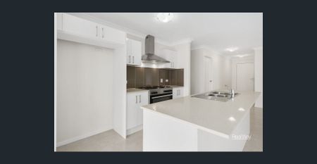 Large Open Plan Living Family Home! - Photo 5