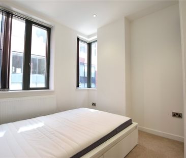 1 bedroom Flat in Garrard House, Reading - Photo 1
