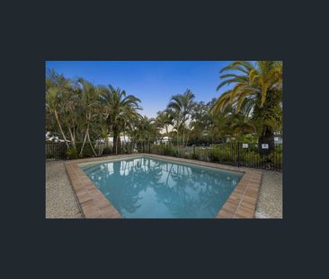 Double Garage 3 Bedroom Townhouse with an internal lift! - Photo 6