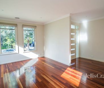 Spacious Townhouse with Courtyard - Photo 1
