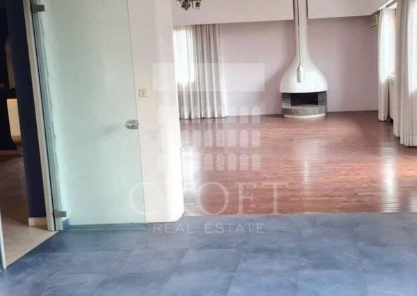 Attic-Cassia: 250mq. Top floor in addition to 250mq. of panoramic terraces. Spacious living, dining, 5 bedrooms, 3 baths, maid’s room, 3 panoramic terraces, parking, silent,. Located at begining of Cassia, near Schools. Ref 160