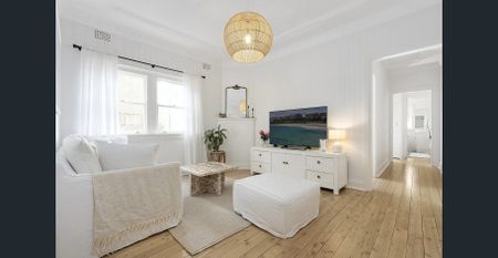 Sunlit Boutique Apartment With Balcony and Ocean Views - Photo 2