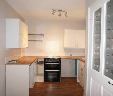 2 bedroom semi-detached house to rent - Photo 2