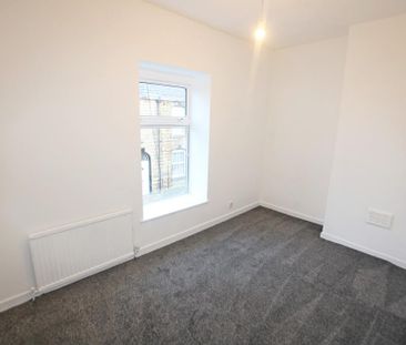 2 bedroom end of terrace house to rent - Photo 2