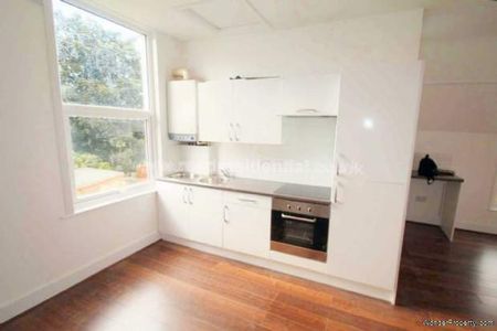 2 bedroom property to rent in Westcliff On Sea - Photo 4