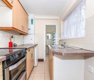 End Of Terrace House to rent - Charles Street, Greenhithe, DA9 - Photo 4