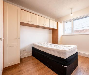 3 bedroom flat to rent - Photo 5