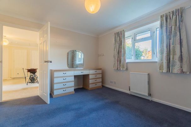 4 bedroom detached bungalow to rent - Photo 1