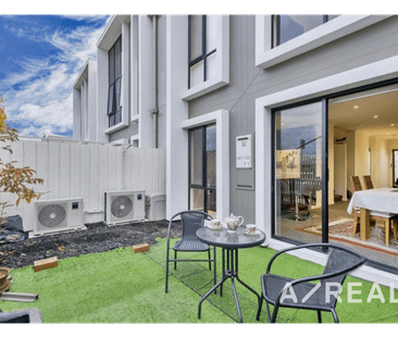 Spacious Four-Bedroom Townhouse in Prime Springvale Location - Photo 5
