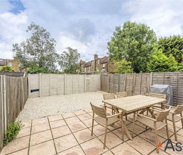 3 bedroom flat to rent - Photo 6