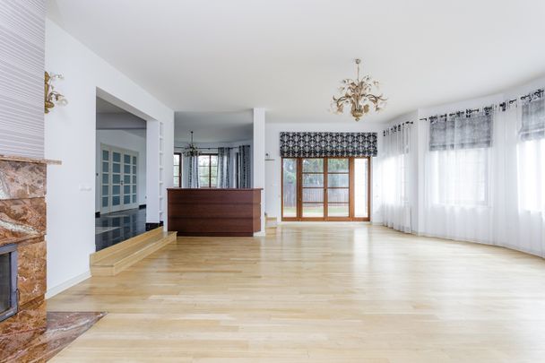 Nieruchomości premium w Polsce, Bielawa – nieruchomości premium na sprzedaż i wynajem - Photo 1