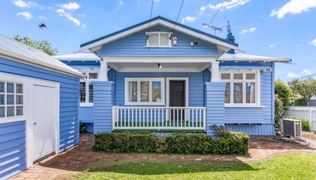 Iconic on Armadale - Character DGZ Bungalow on Corner Section - Photo 5