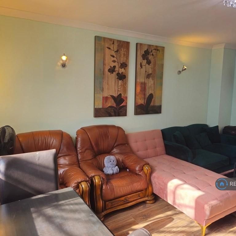 1 bedroom in a house share to rent - Photo 1