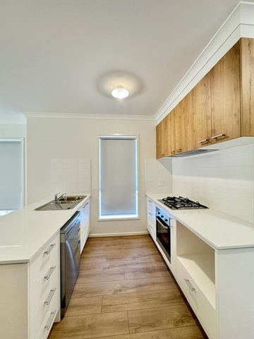 Brand New 3Br Family Home in Manor Lakes! - Photo 5