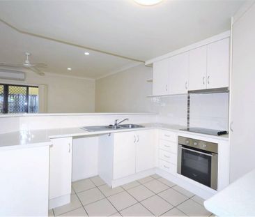 Large Townhouse in Gated Complex - Double Garage - Pool - Tennis Court - Photo 5