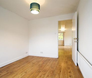 4 bedroom end of terrace house to rent - Photo 5