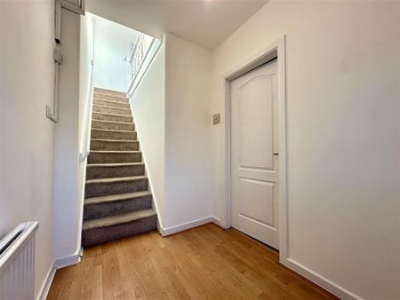 3 bedroom detached house to rent - Photo 2