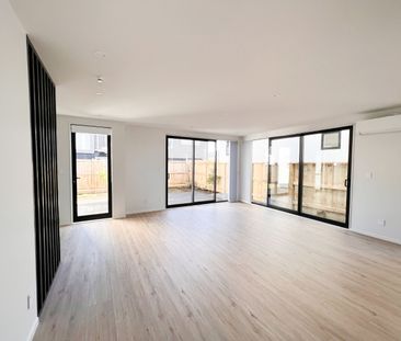 Stylish 4 Bedroom with Study Home in Prime Hillsborough Location - Photo 4