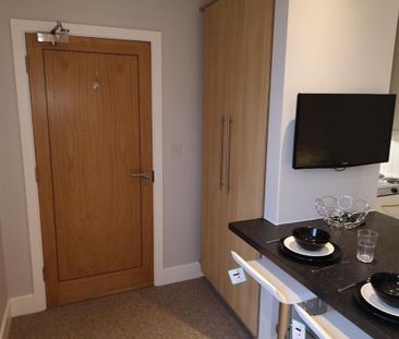 1 bedroom in a house share to rent - Photo 4