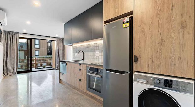 2 Bed, 2 Bath Townhouse with Garage! - Photo 1