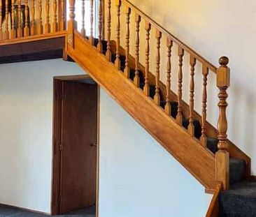 Warm Family Home - Large rumpus and amazing views - Photo 4