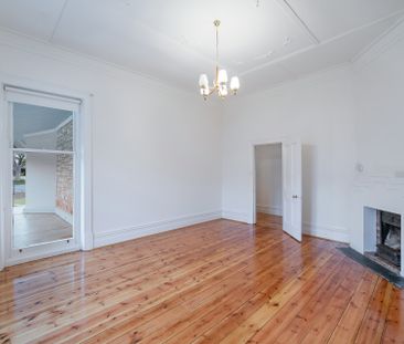 Open the Door to Timeless Elegance - Photo 3