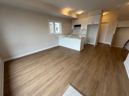 For Lease - 300 Mishi Private, Manor Park - Cardinal Glen and Area, Ontario - Photo 2