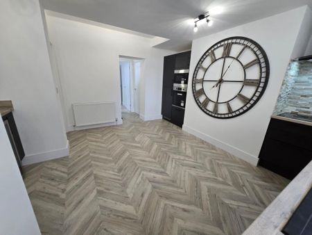 3 bedroom semi-detached house to rent - Photo 3