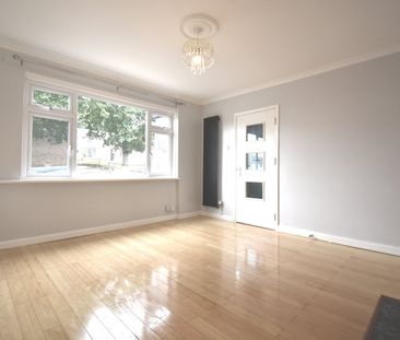 Semi-detached House to rent - Northview, Swanley, BR8 - Photo 6