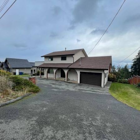 North Nanaimo Full House with Ocean View, Garage, Carport, 1/4 acre - Photo 3