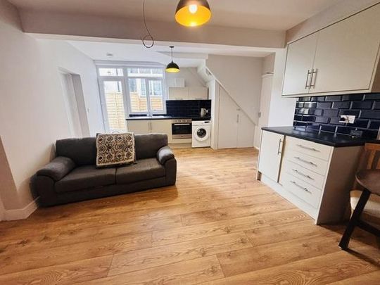 Kingsholm Road, Southmead, Bristol - Photo 1