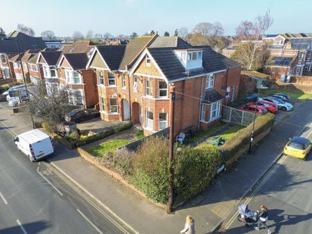 16 Howard Road,Southampton - Photo 3