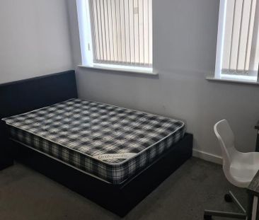 3 bedroom flat to rent - Photo 6