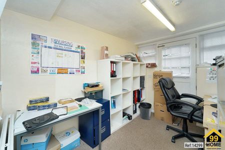 Retirement Property in Barnett Wood Lane , Ashtead, KT21 2LR - Photo 2