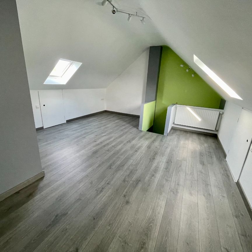 Mooi huis met 3 slaapkamers, volledig gerenoveerd - Photo 1