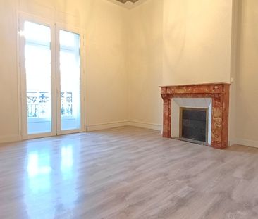 Appartement au centre-ville de BÉZIERS avec ascenseur . - Photo 2