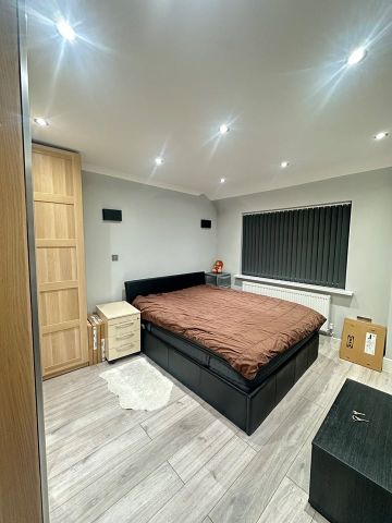 3 Bed Semi-Detached House, Welbeck Road, HA2 - Photo 4
