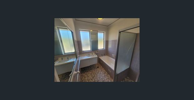 Acreage family home in Kenthurst - Photo 1