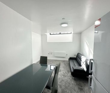Studio Flat, Castle Edge, NG7 - Photo 3
