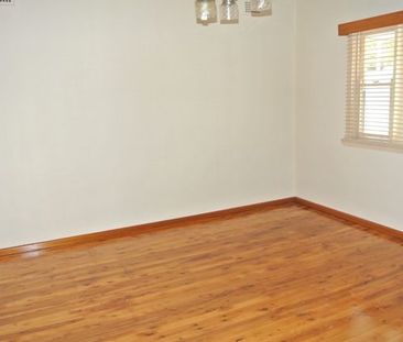 COSY FAMILY HOME, CLOSE TO ALL! - Photo 1