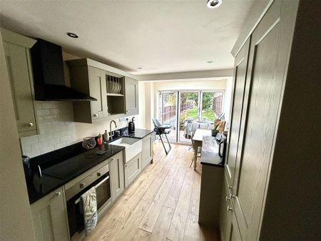 2 bedroom terraced house to rent - Photo 4