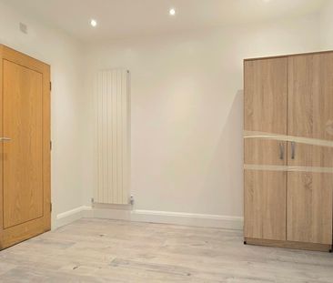 1 Bedroom Studio Apartment, Kingston Road, London - Photo 1