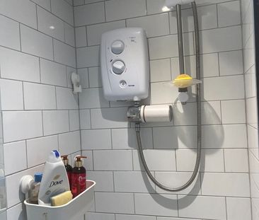 Studio Flat, Sillwood Street, BN1 - Photo 1