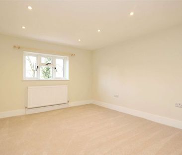 A wonderful 3 bedroom detached property to rent at Welford, approxi... - Photo 3