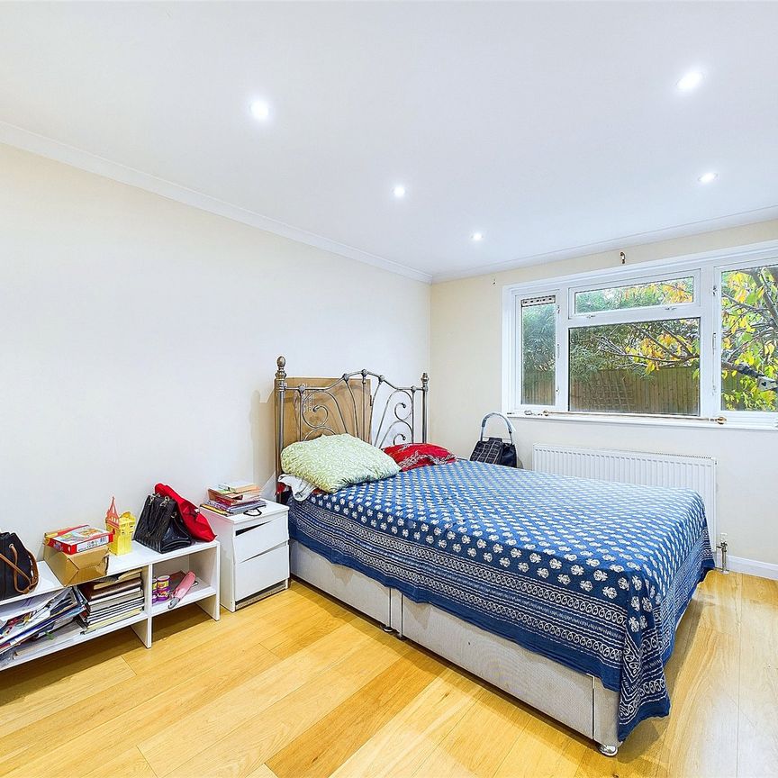 Railway Side, London - 1 bedroomProperty for lettings - Chasebuchanan - Photo 1