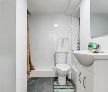Studio Flat To Let - Photo 4
