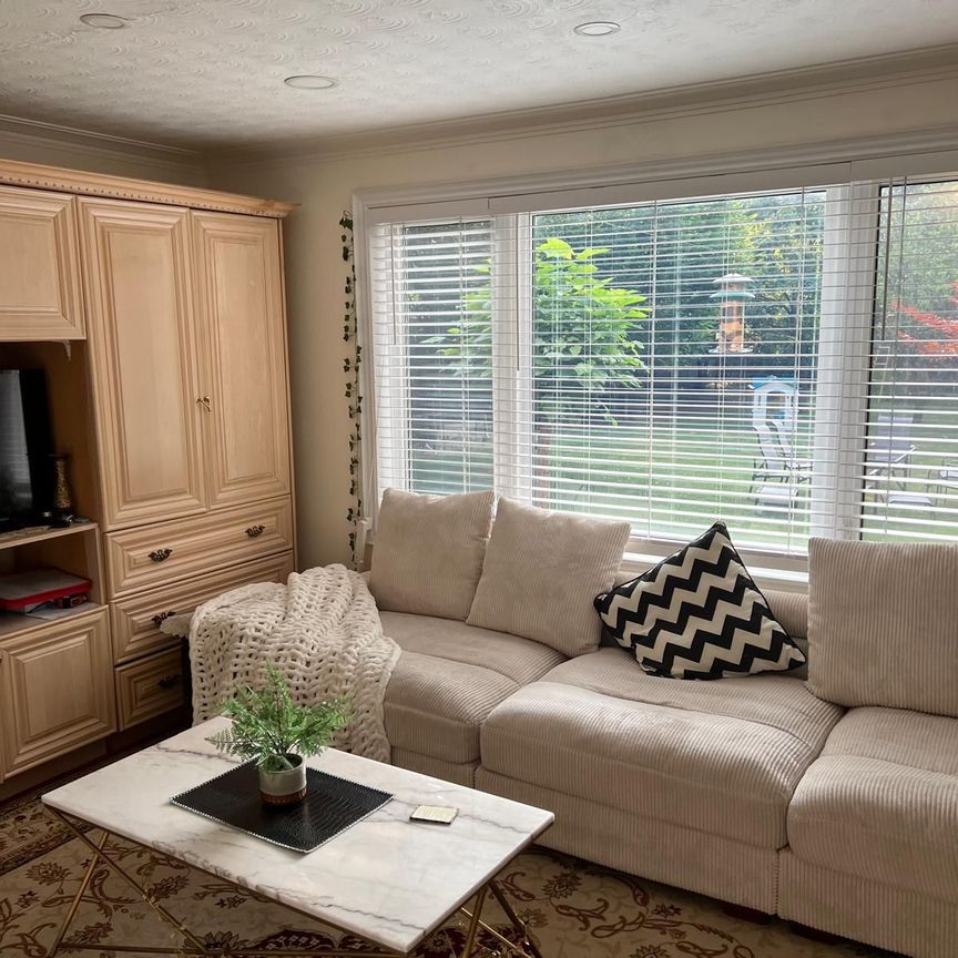 For Lease - 2451 Loanne Drive Unit# UPPER, Mississauga, Ontario - Photo 1