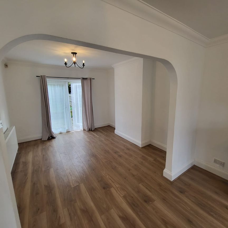 Large 3 Bed Property - Photo 1